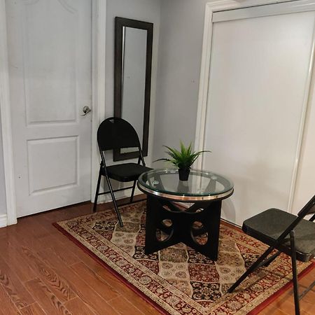 Spacious Mbr Near Kennedy Subway & Go Toronto Dış mekan fotoğraf