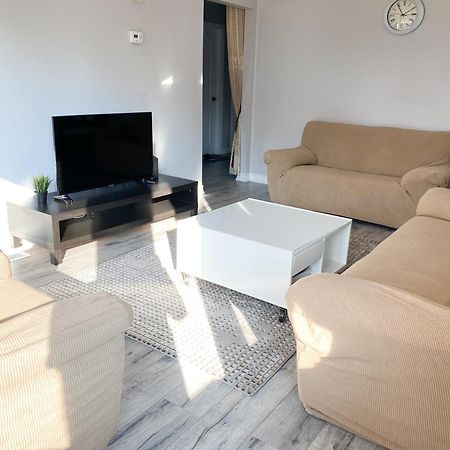 Spacious Mbr Near Kennedy Subway & Go Toronto Dış mekan fotoğraf