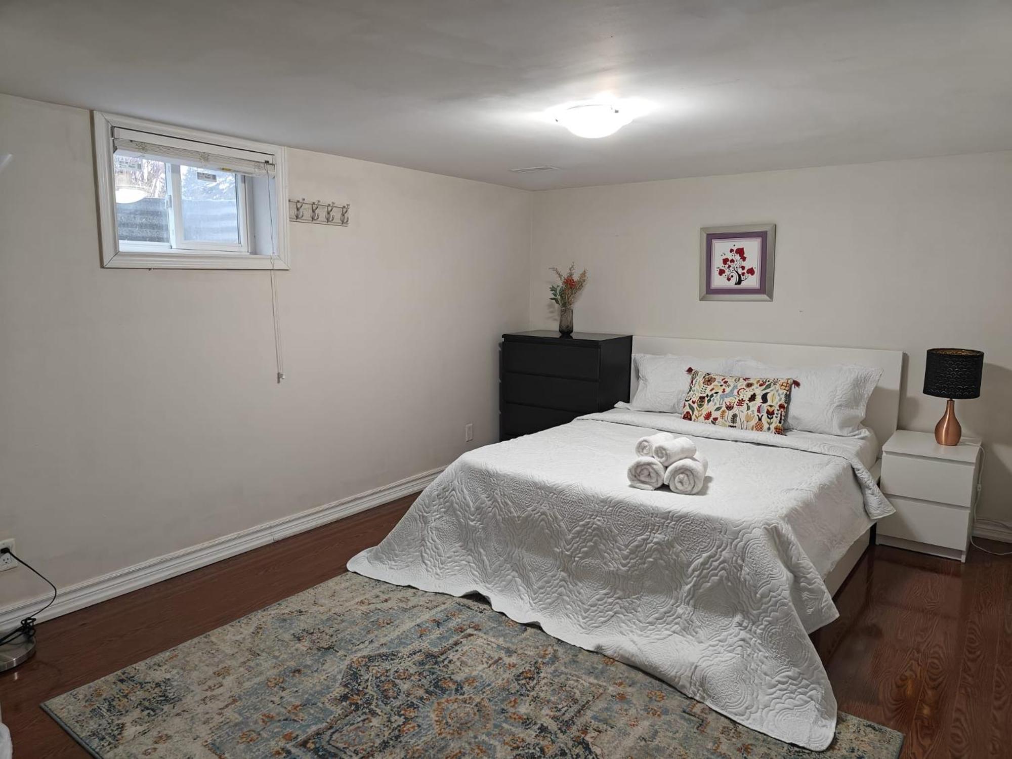 Spacious Mbr Near Kennedy Subway & Go Toronto Dış mekan fotoğraf