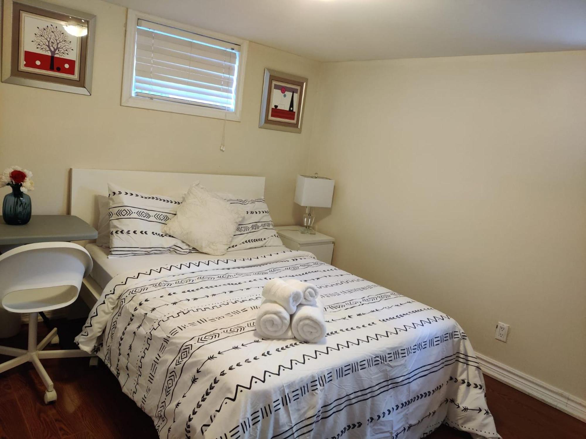 Spacious Mbr Near Kennedy Subway & Go Toronto Dış mekan fotoğraf