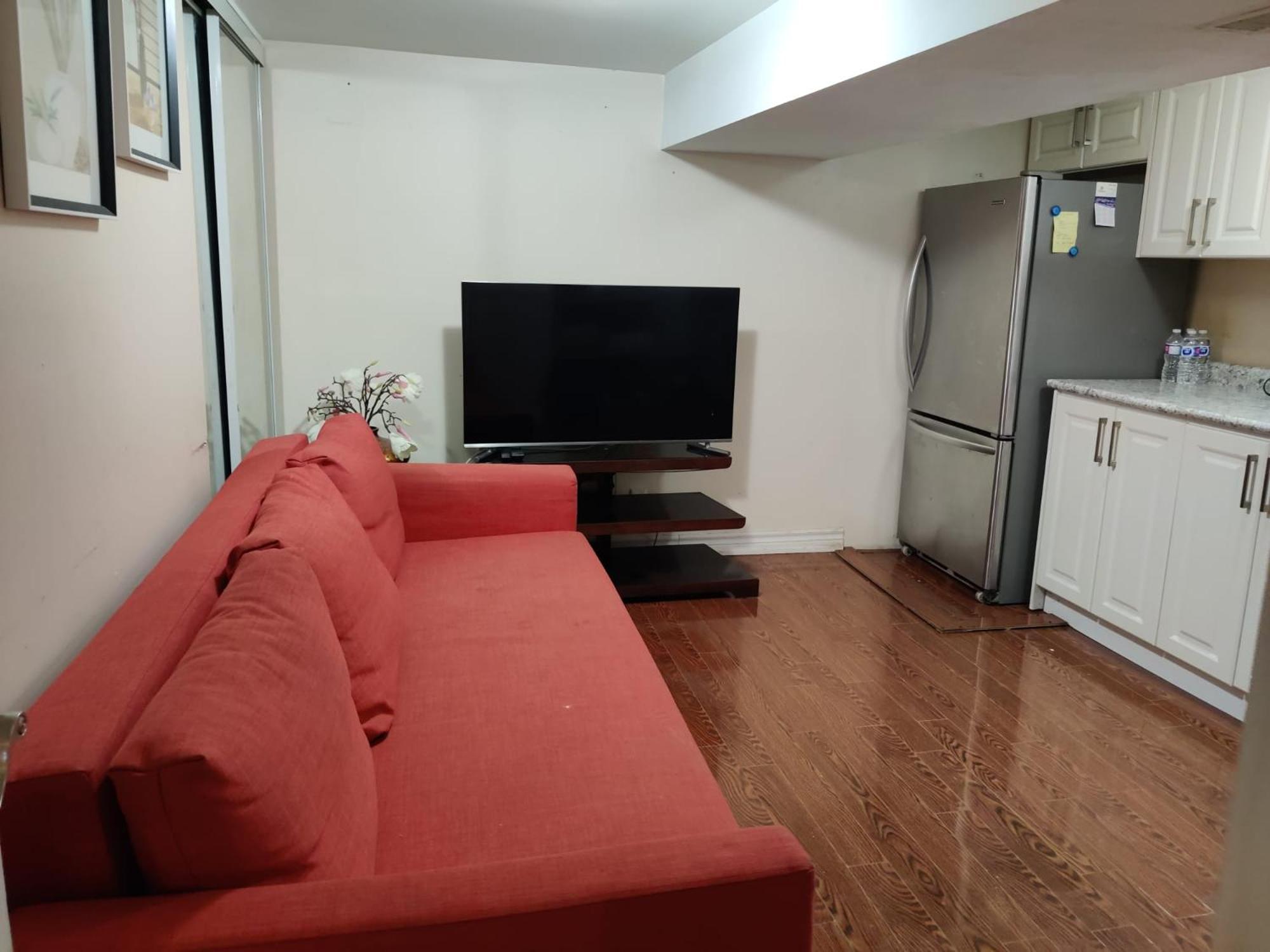 Spacious Mbr Near Kennedy Subway & Go Toronto Dış mekan fotoğraf