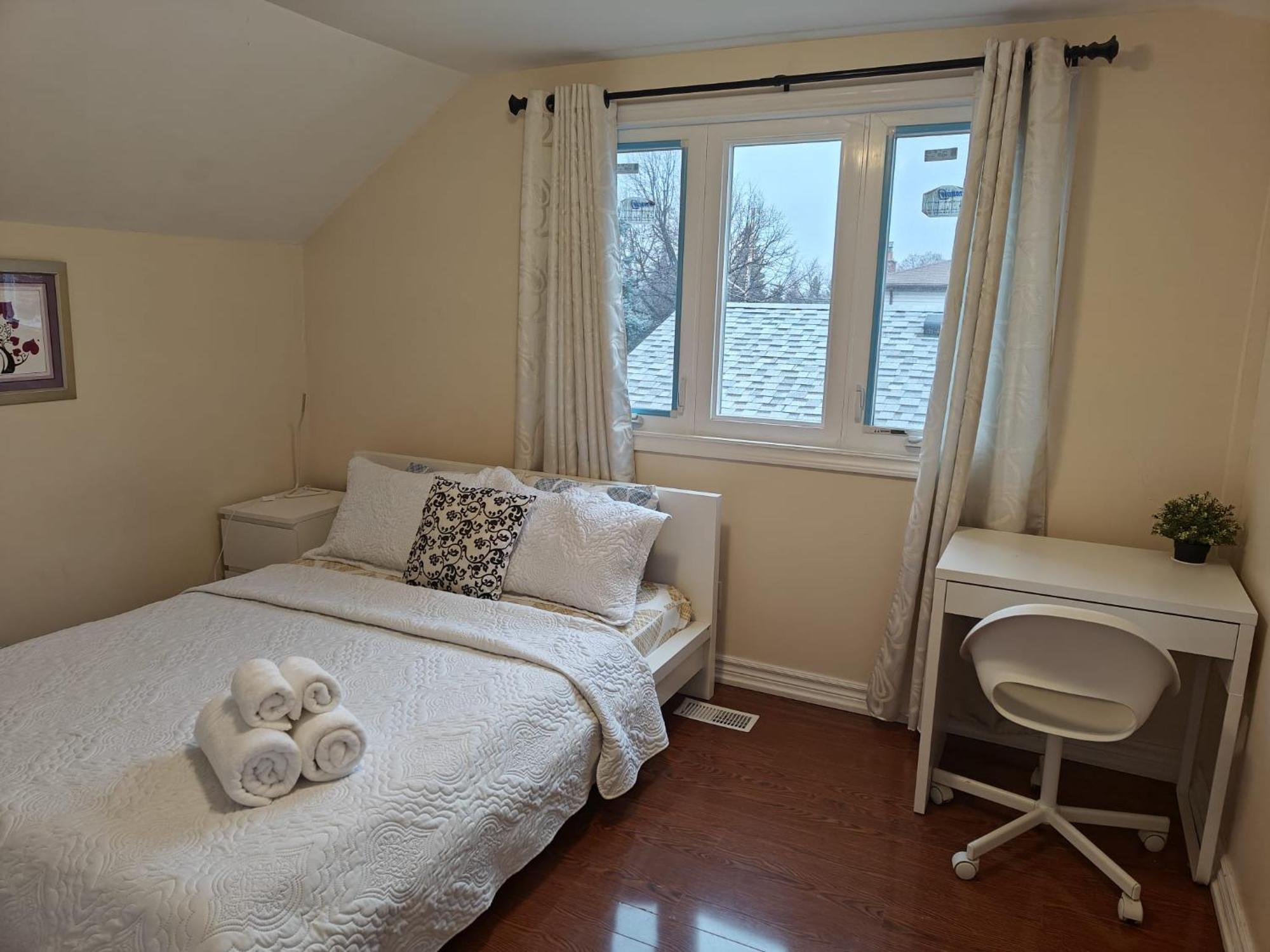 Spacious Mbr Near Kennedy Subway & Go Toronto Dış mekan fotoğraf