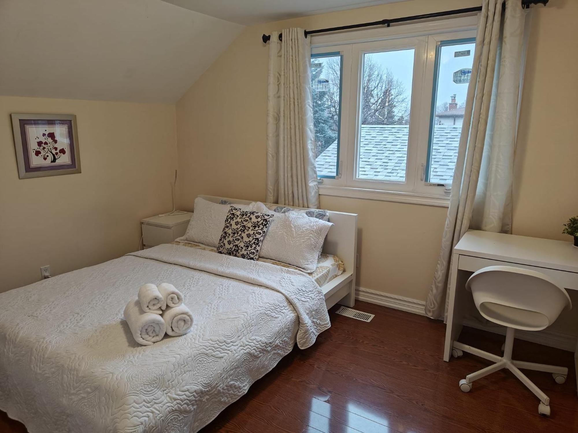 Spacious Mbr Near Kennedy Subway & Go Toronto Dış mekan fotoğraf