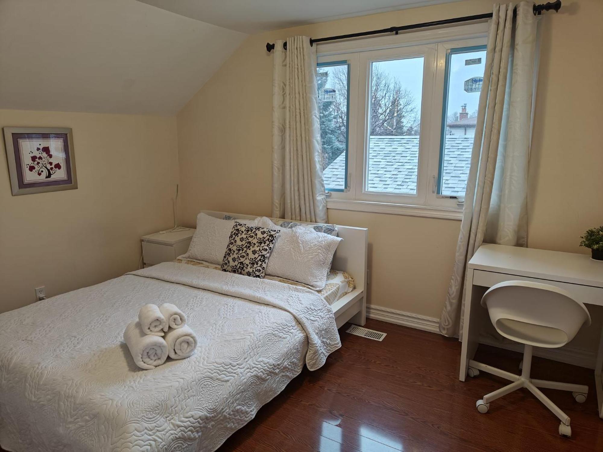 Spacious Mbr Near Kennedy Subway & Go Toronto Dış mekan fotoğraf