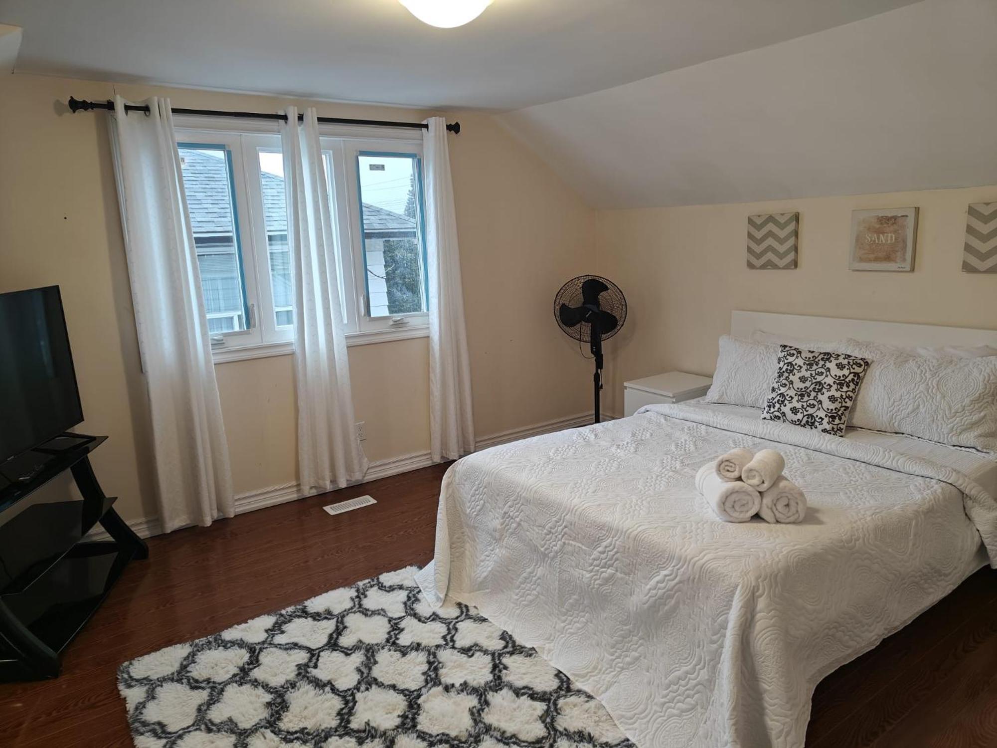 Spacious Mbr Near Kennedy Subway & Go Toronto Dış mekan fotoğraf