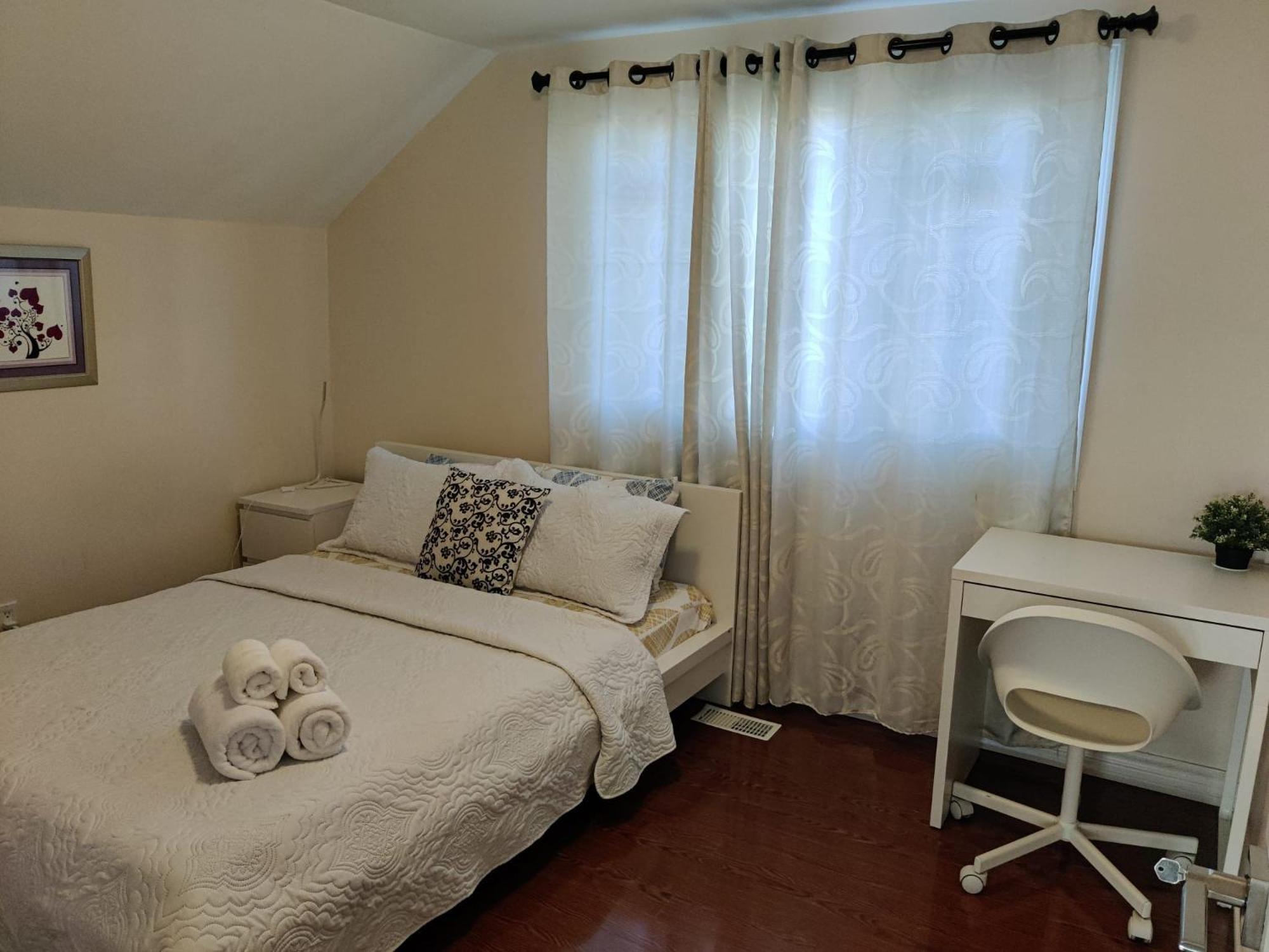 Spacious Mbr Near Kennedy Subway & Go Toronto Dış mekan fotoğraf