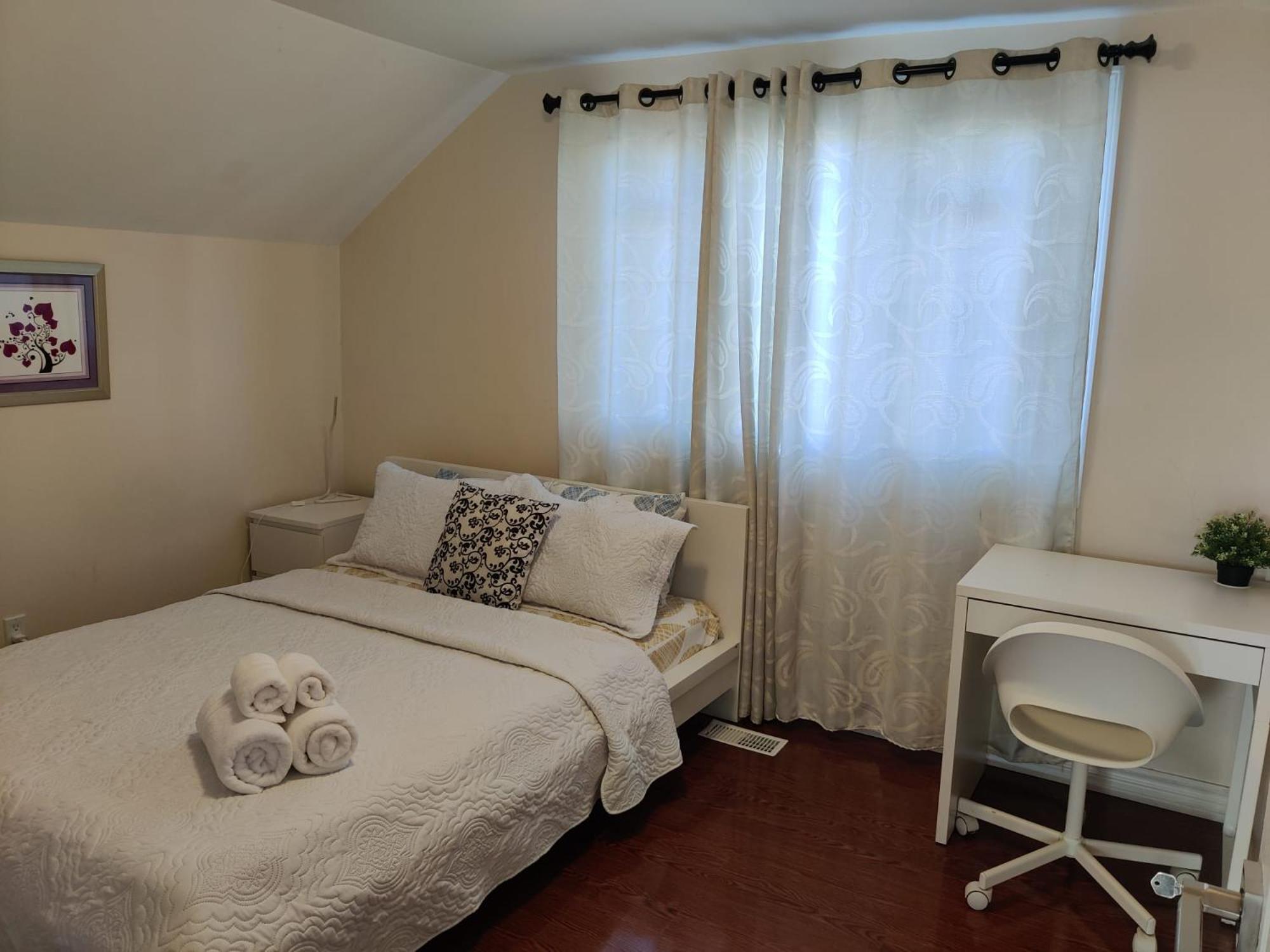 Spacious Mbr Near Kennedy Subway & Go Toronto Dış mekan fotoğraf